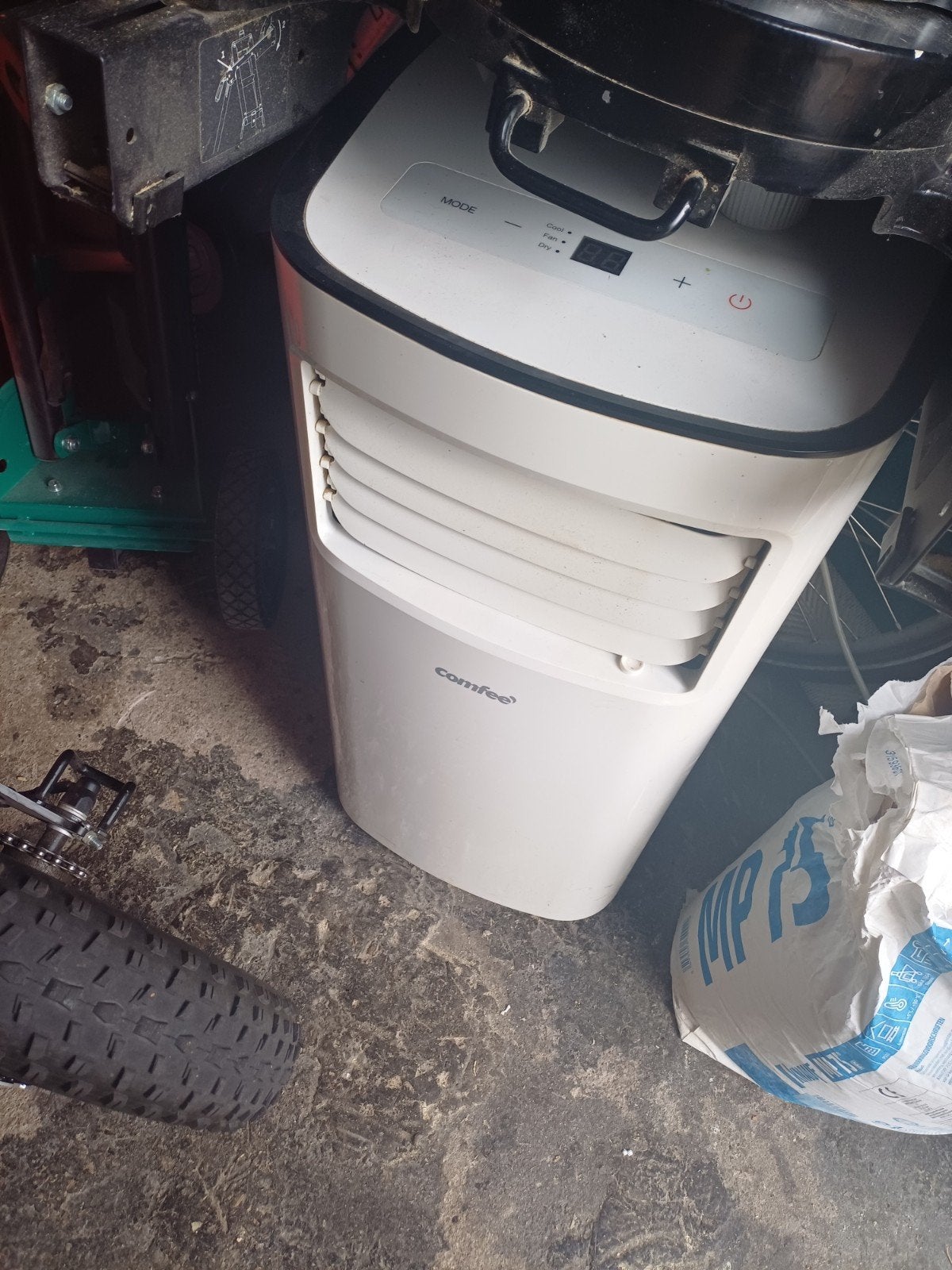 Comfee Mobiele Airco - Koelt bijna niet, Ophalen, Minder dan 60 m³, 3 snelheden of meer, Koelen en Ontvochtigen