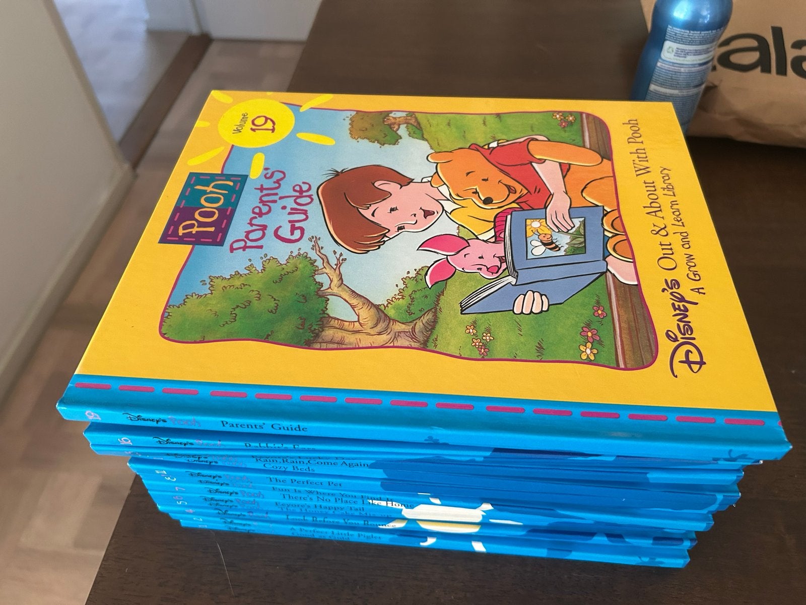 Disney's "Out & About With Pooh" boekenreeks (1 boekje ontbr, Boeken, Jongen of Meisje, Ophalen of Verzenden, Zo goed als nieuw