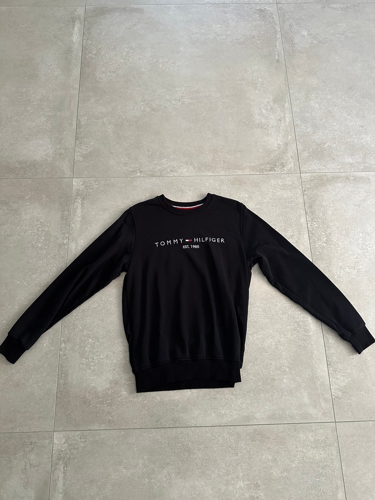 Tommy Hilfiger sweater zwart, Ophalen, Zo goed als nieuw, Maat 48/50 (M), Zwart
