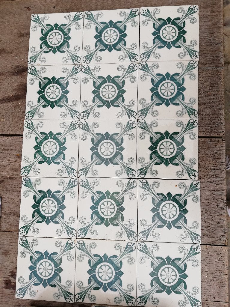 54 stuks antieke wandtegels, wit met prachtige blauwig groen