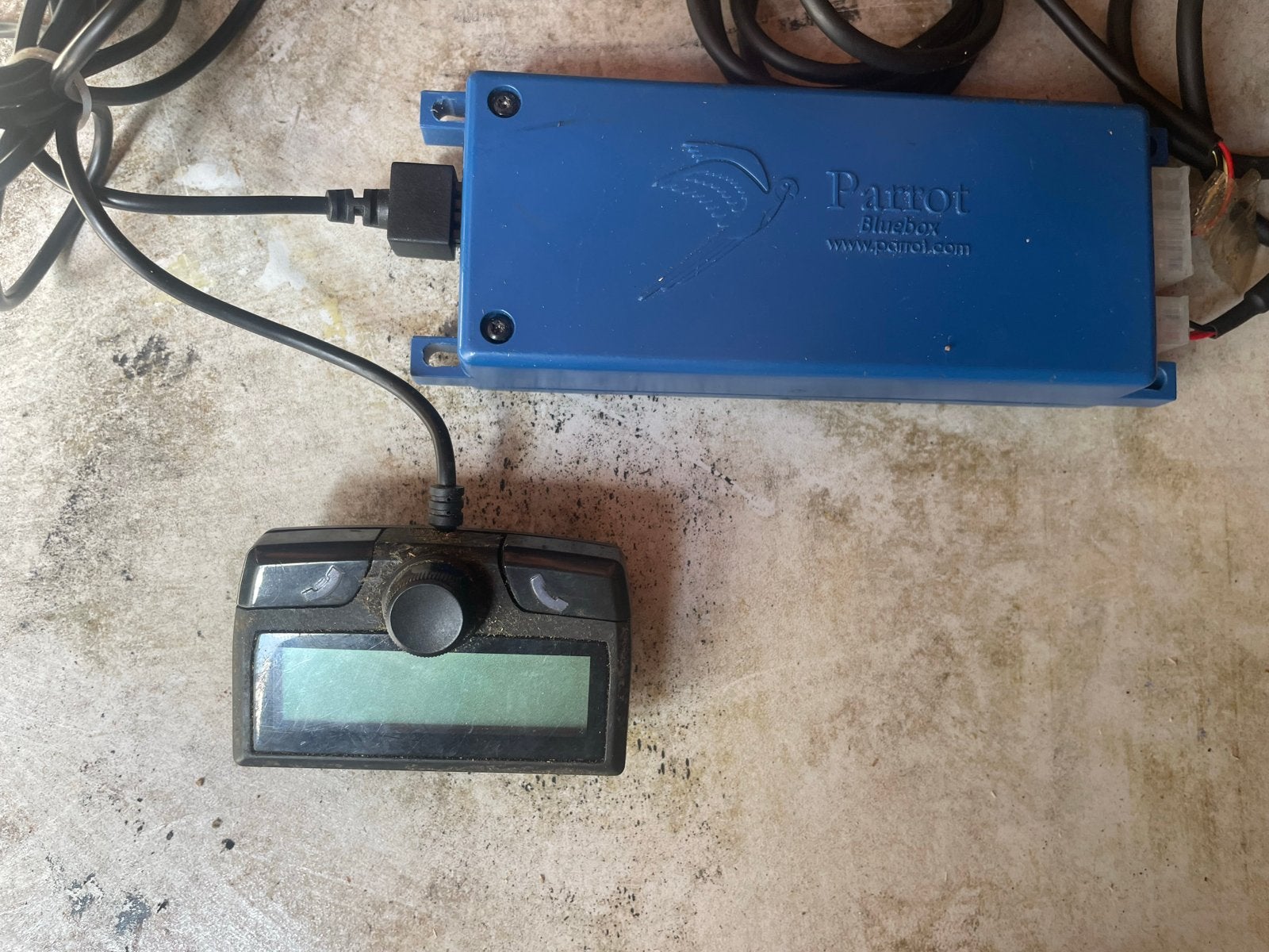 Parrot Bluebox Carkit met display, Auto diversen, Ophalen, Gebruikt