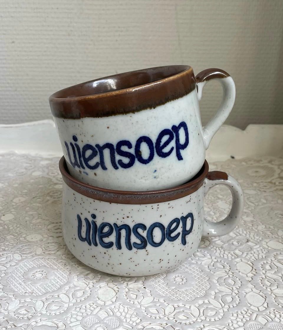 2 vintage soepkommen uiensoep, Ophalen of Verzenden, Zo goed als nieuw, Overige stijlen, Kom(men)