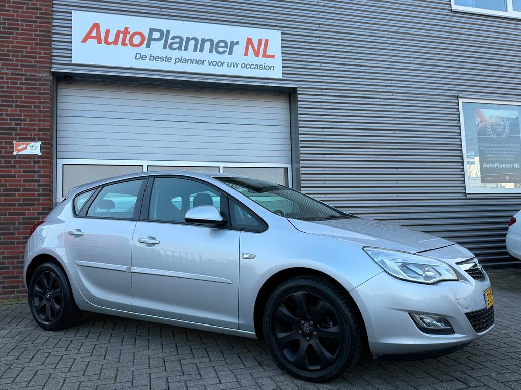 Opel Astra 1.4 Turbo Edition! Airco! Cruise! Navi! PDC!, Voorwielaandrijving, Euro 5, Stof, Gebruikt
