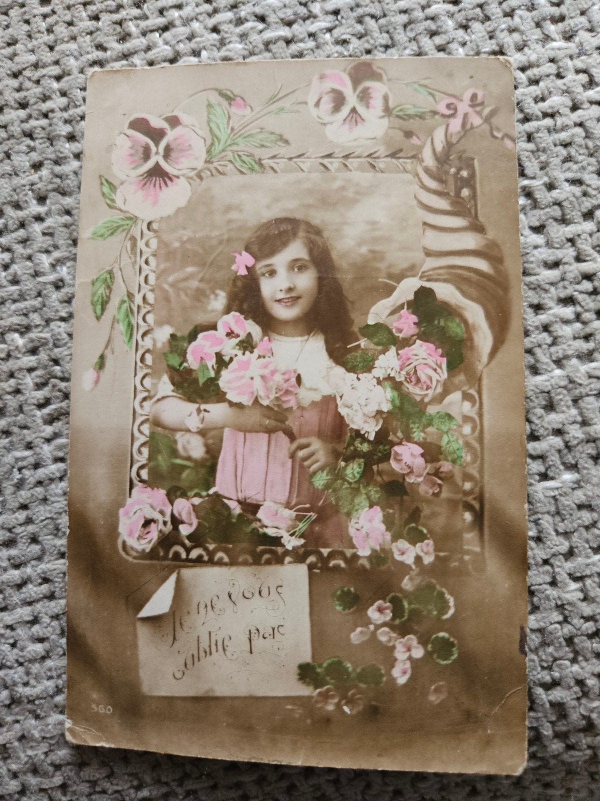 Meisje met Bloemen (Voor 1920), Ophalen of Verzenden, Voor 1920, Gelopen
