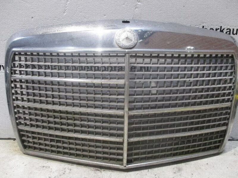GRILLE Mercedes-Benz / 8 (W115) (01-1968/01-1977), Auto-onderdelen, Gebruikt, Mercedes-Benz AG, Ophalen of Verzenden, Dialog.mb@mercedes-benz.com