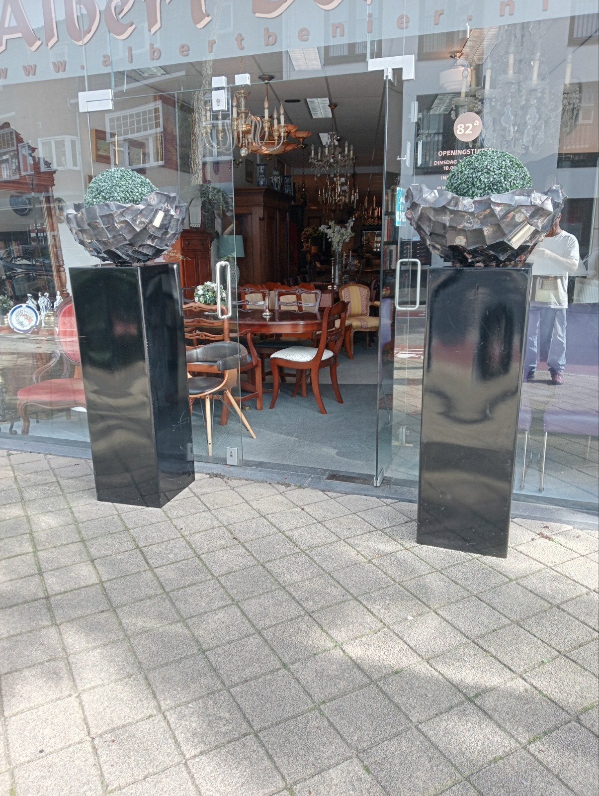 Decoratieve zuil met schelpen schaal met kunstbloemen, Ophalen of Verzenden