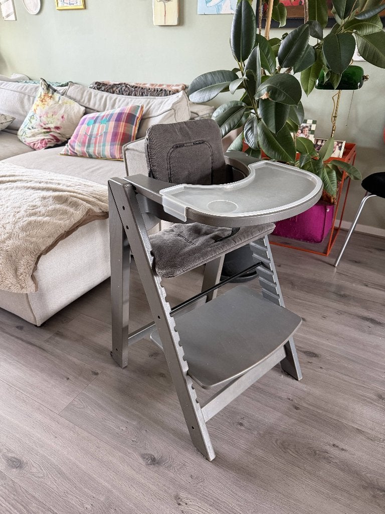 Complete Kidsmill Up stoel met eetblad en kussens (grijs), Kinderen en Baby's, Kinderstoelen, Ophalen, Gebruikt, Meegroeistoel
