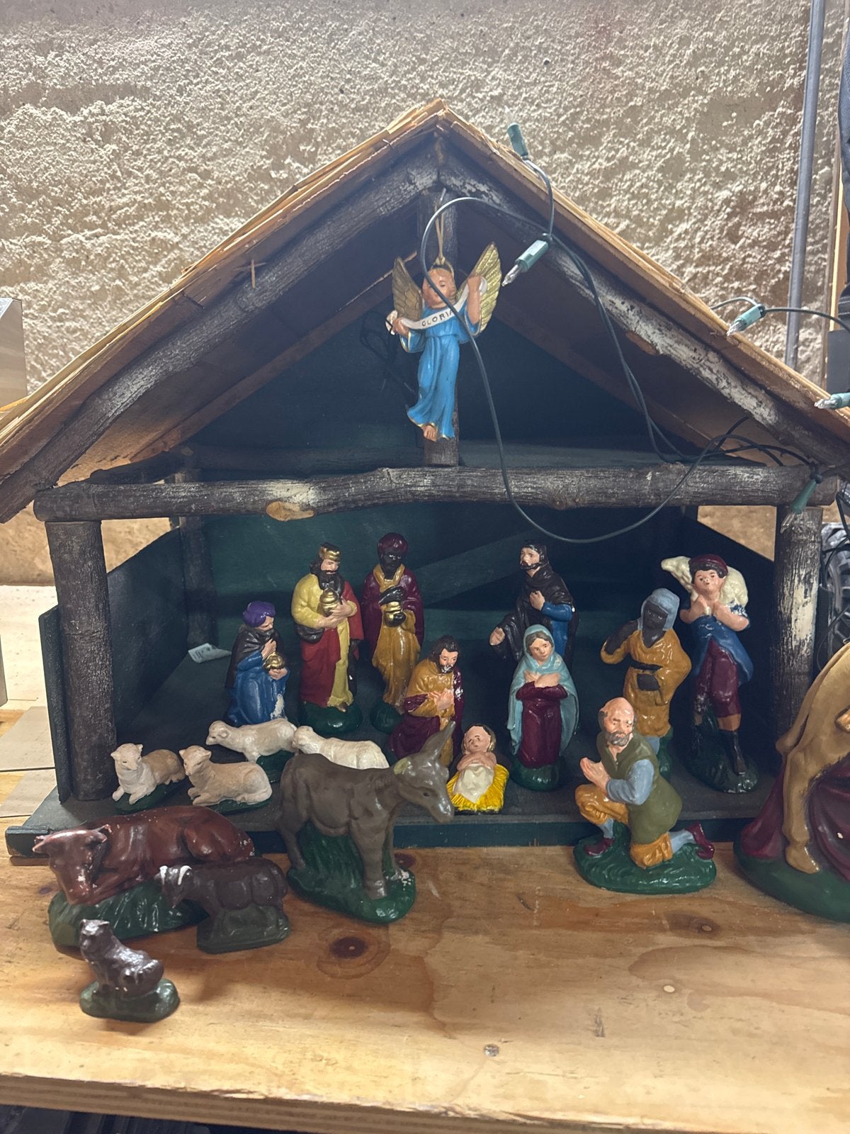 Kerststal vintage met lampjes 20 gips handgemaakte beeldjes, Diversen, Ophalen, Gebruikt