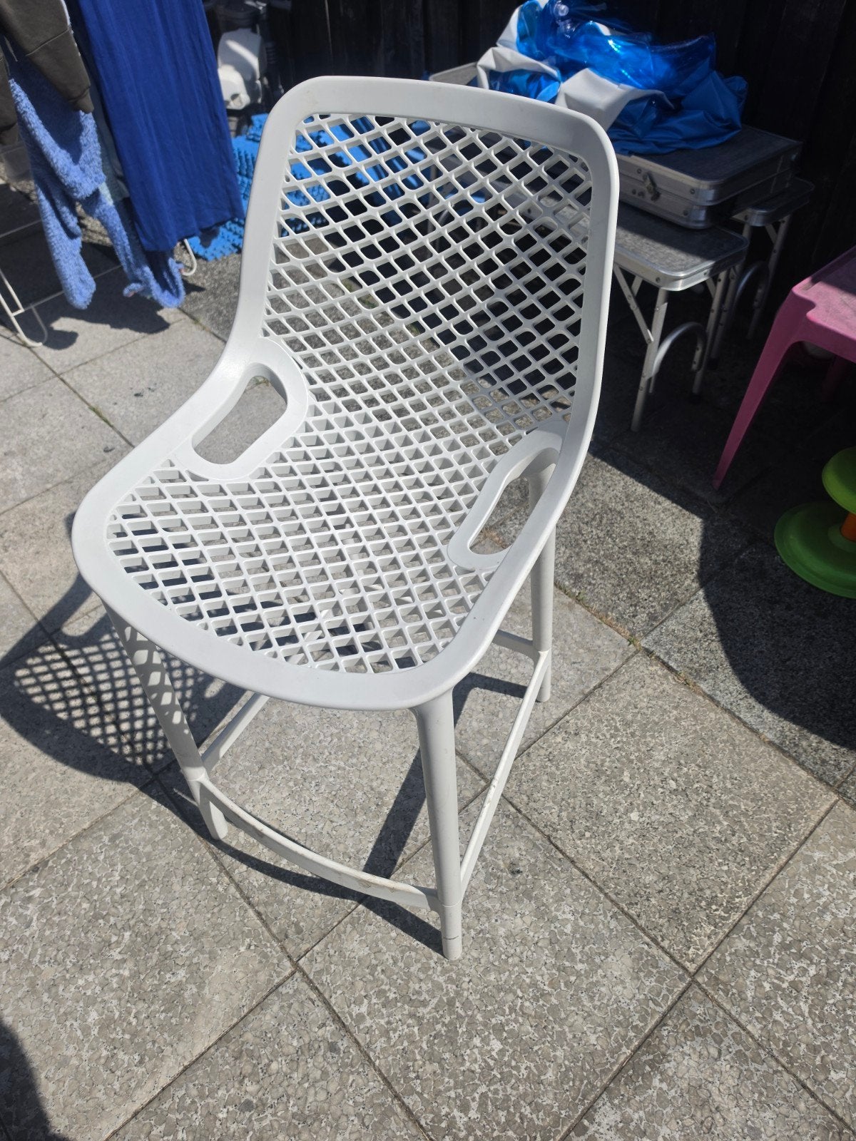 Witte kunststof barkruk met rugleuning, Ophalen, Kunststof, Gebruikt, Met voetsteun