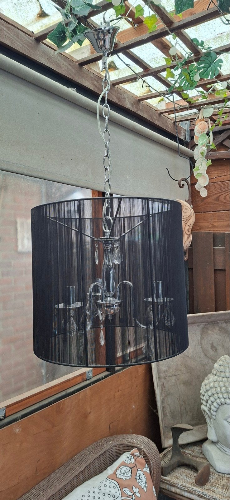 Kroonluchter met zwarte lampenkap en glazen pegels, Huis en Inrichting, Lampen | Kroonluchters, Ophalen, Gebruikt, Glas, E14 (klein)