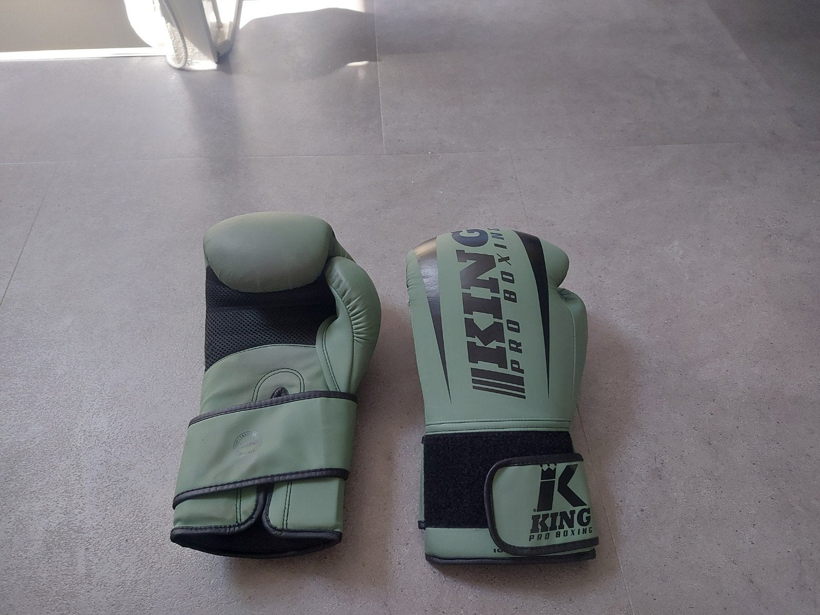 Bokshandschoenen, kniebescherming en broekje, Gebruikt, Overige, Maat XL, Vechtsportbescherming