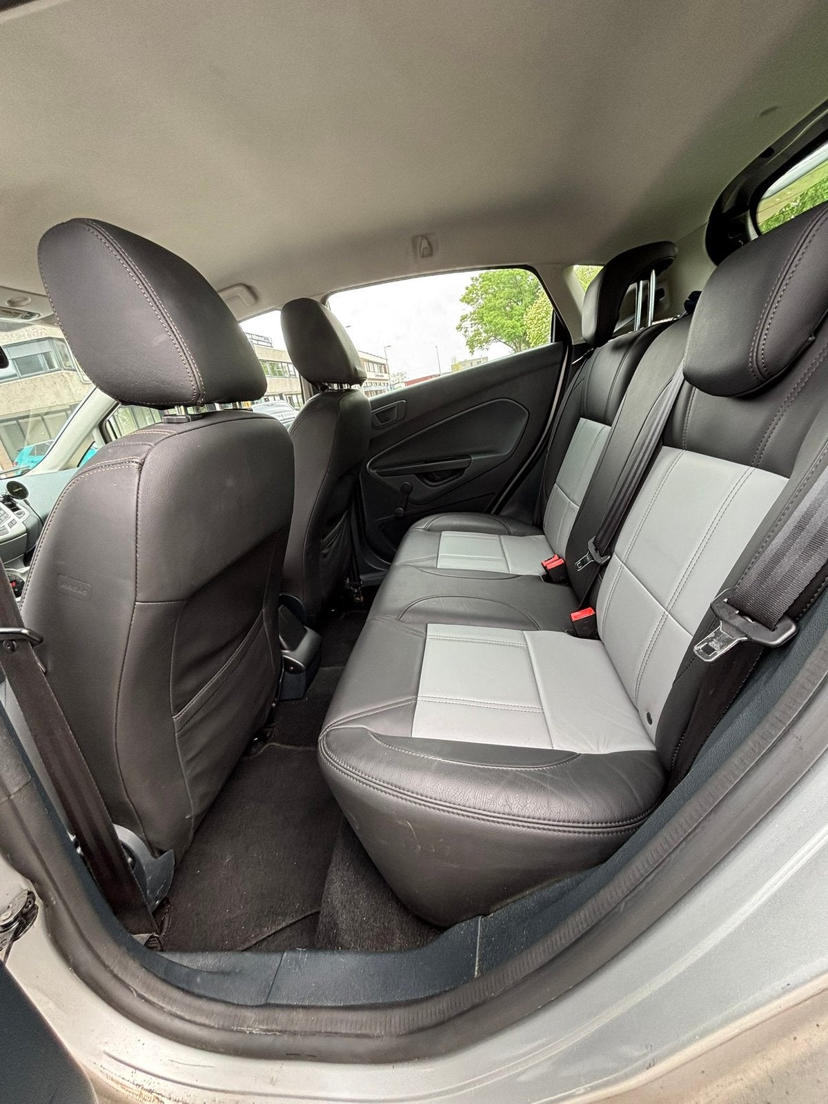 Foto 12 van Ford Fiësta 1.6 Ti-vct 88KW 5DR 2011 Grijs - APK juli 2027