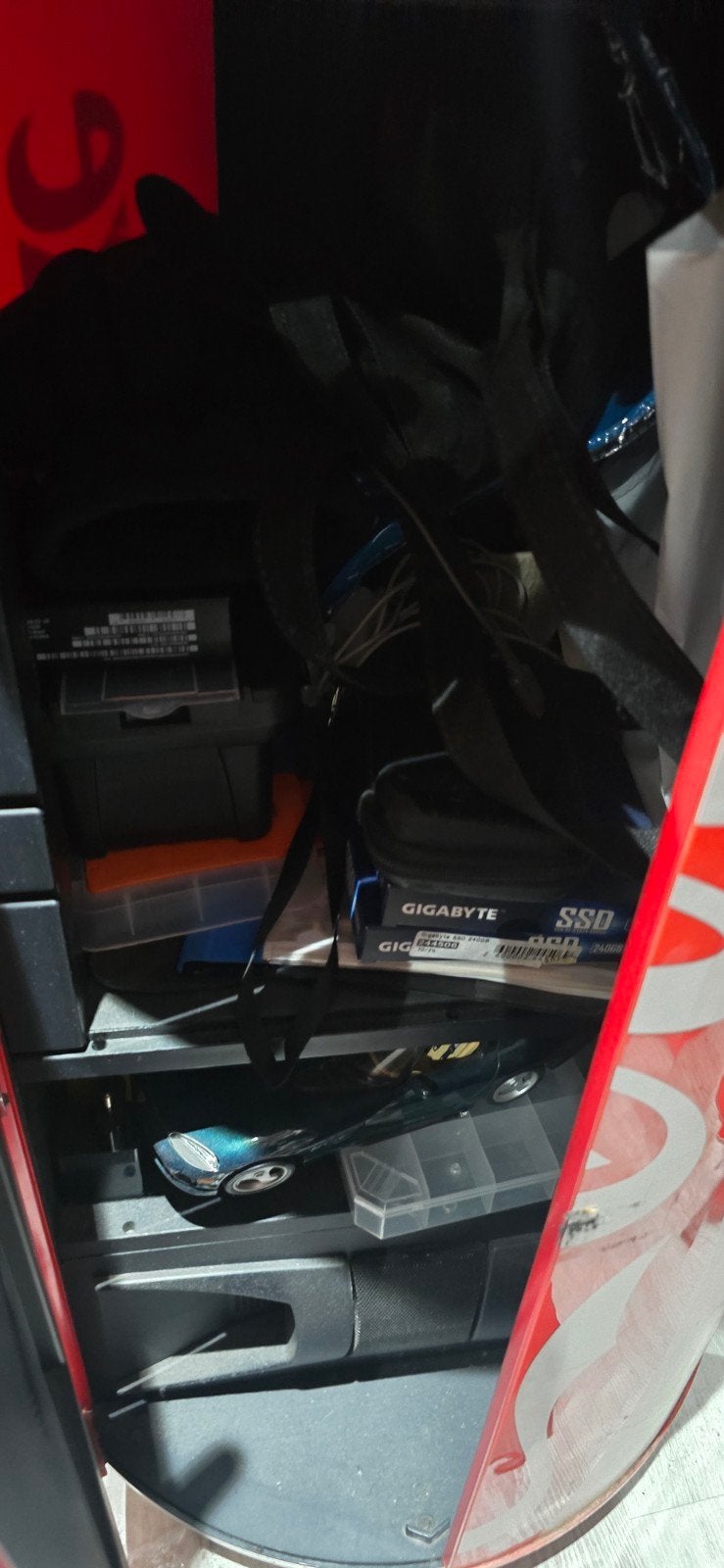 Cocacola ton met speakers, Ophalen