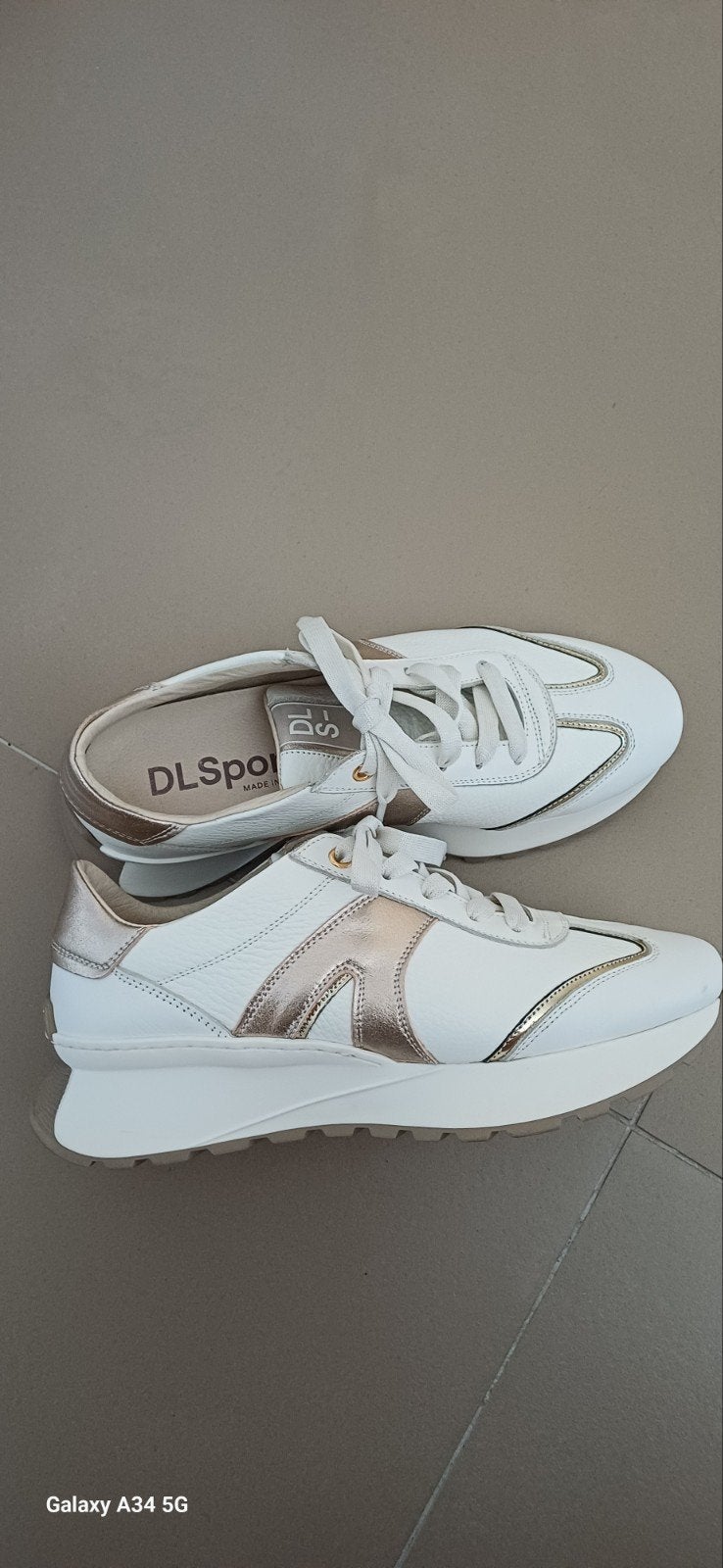 Héle mooie dames sneakers maat 39 z.g.a.n, Ophalen of Verzenden, Zo goed als nieuw, Sneakers of Gympen