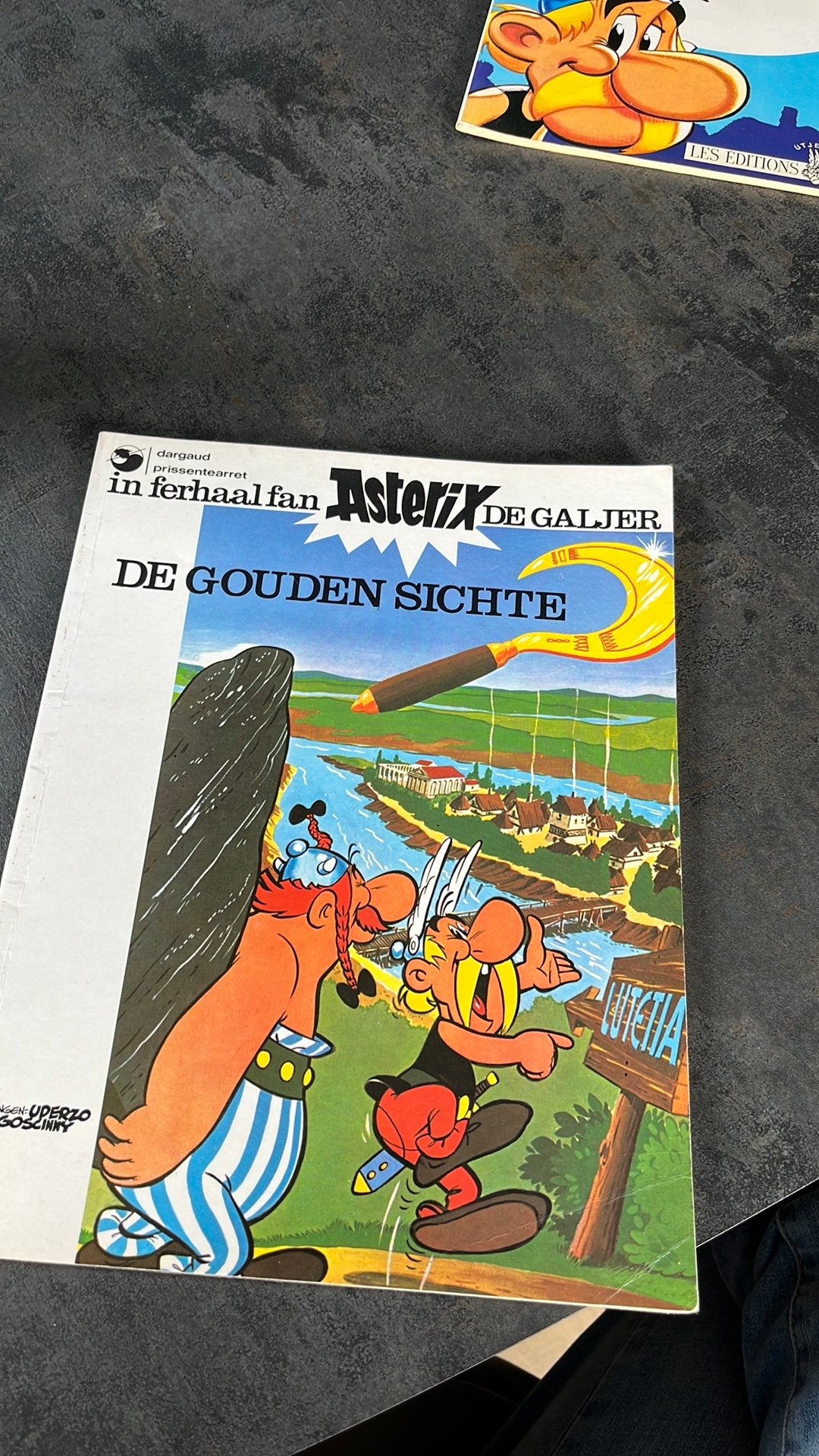 Asterix de Galjer.De Gouden Sichte eerste druk 1980 . Fries., Boeken, Eén stripboek, Ophalen of Verzenden, Gelezen