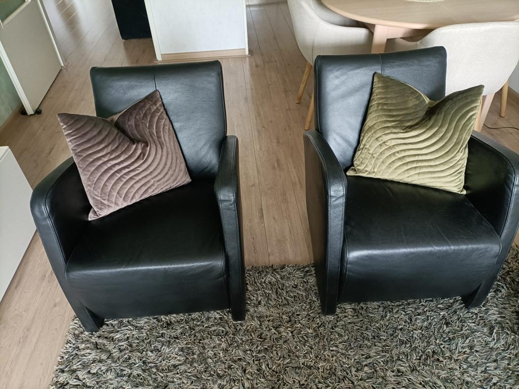 2 zwart leren fauteuils van Montèl, Ophalen, Minder dan 75 cm, Leer, Zo goed als nieuw