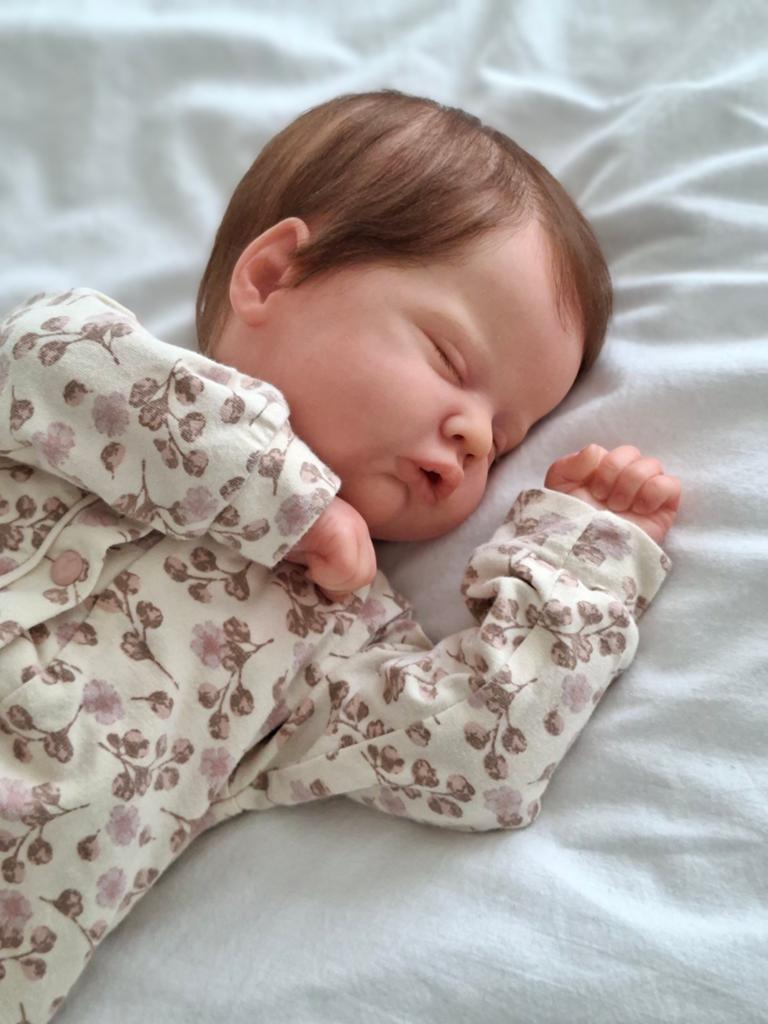 Reborn Quinbee NU 599, Verzamelen, Poppen, Zo goed als nieuw, Babypop, Ophalen of Verzenden