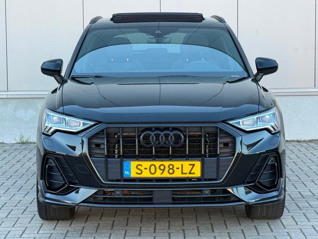 Audi Q3 35 TFSI 3x S Line PANO, 4 cilinders, Zwart, Leder, Bedrijf