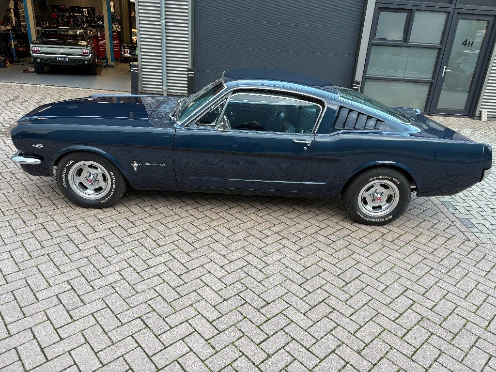 Diverse Ford Mustangs 65-69 met Nederlands kenteken, foto 4