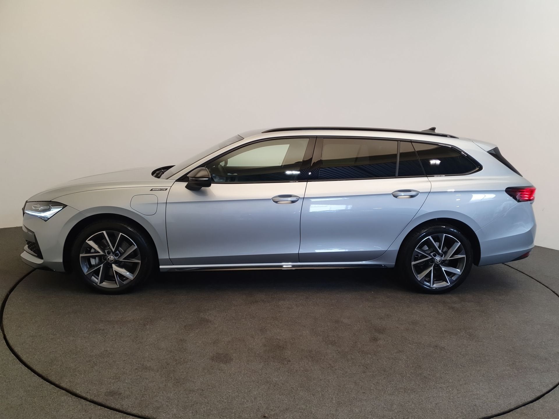 Skoda Superb Combi 1.5 TSI 204pk DSG/AUT PHEV Sportline Wegk, Auto's, 4 cilinders, Origineel Nederlands, 25 kWh, Te koop