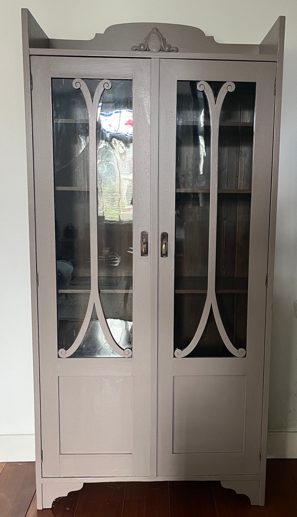 Prachtige antieke vintage houten kast vitrinekast Taupe, Huis en Inrichting, Kasten | Vitrinekasten, Ophalen, 50 tot 100 cm, Landelijk