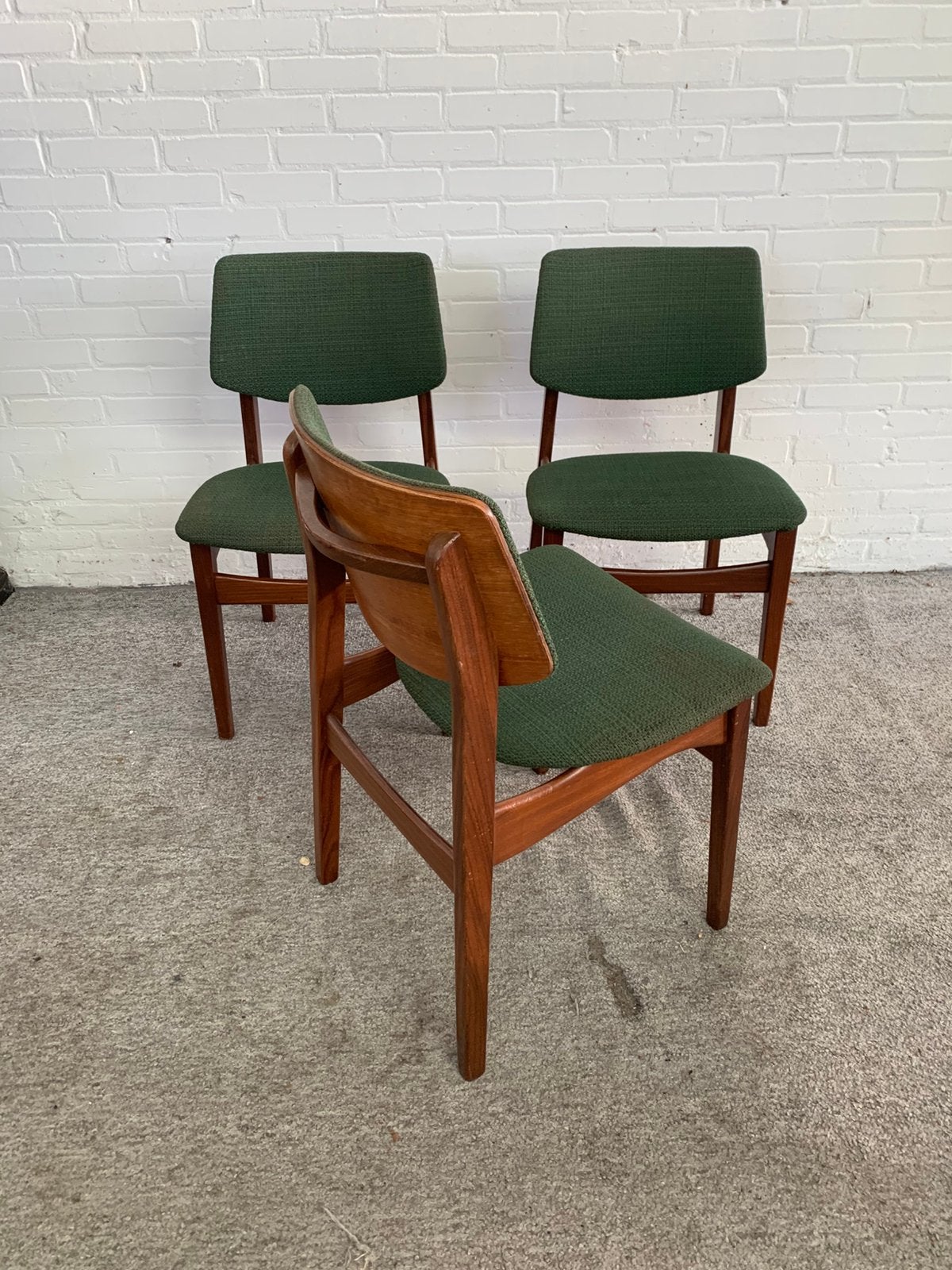 stoelen drie Louis van Teeffelen Deense Chairs teakhout 60s., Verzenden, Bruin, Stof, Eén
