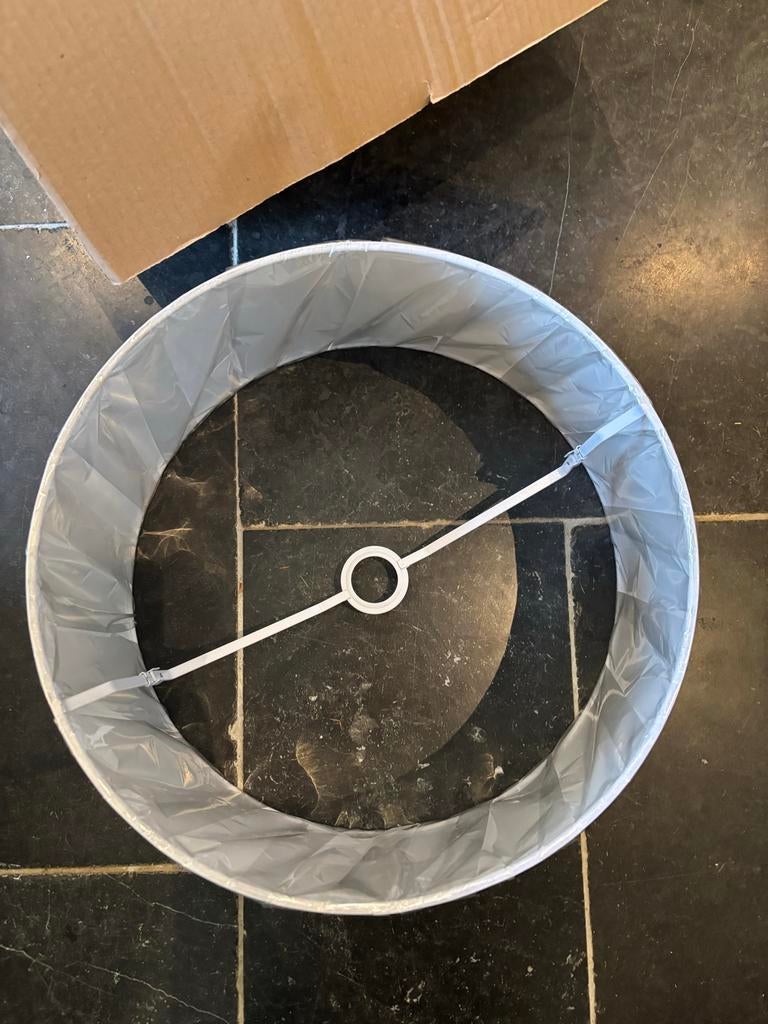 Nieuwe witte ronde lampenkap, diameter 40 cm (bovenwijdte), Huis en Inrichting, Ophalen, 25 tot 50 cm, Wit, Rond