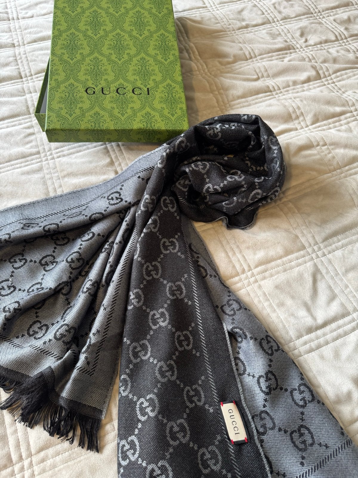 Gucci GG Jacquard Sjaal - Grijs/Zwart, Kleding | Dames, Ophalen of Verzenden, Zo goed als nieuw, Maat 46/48 (XL) of groter, Sjaal