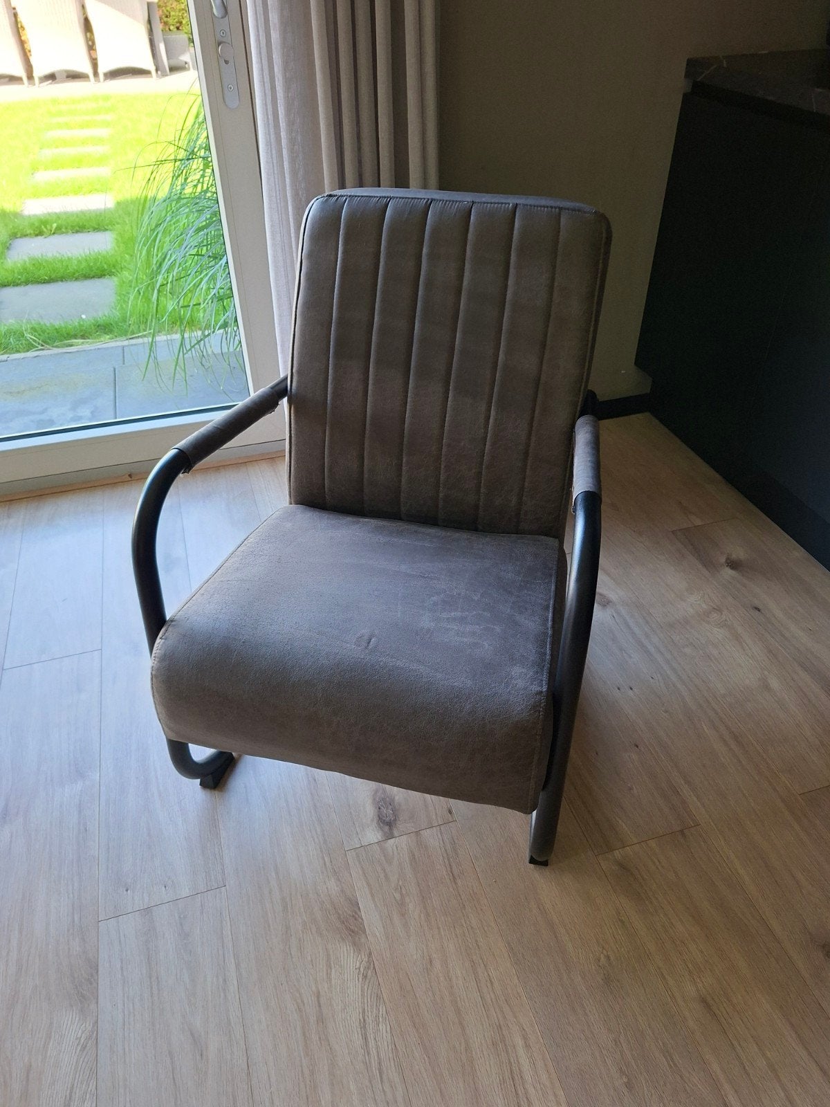 Comfortabele fauteuil met metalen frame, Huis en Inrichting, Ophalen, Gebruikt, Overige kleuren, Stof