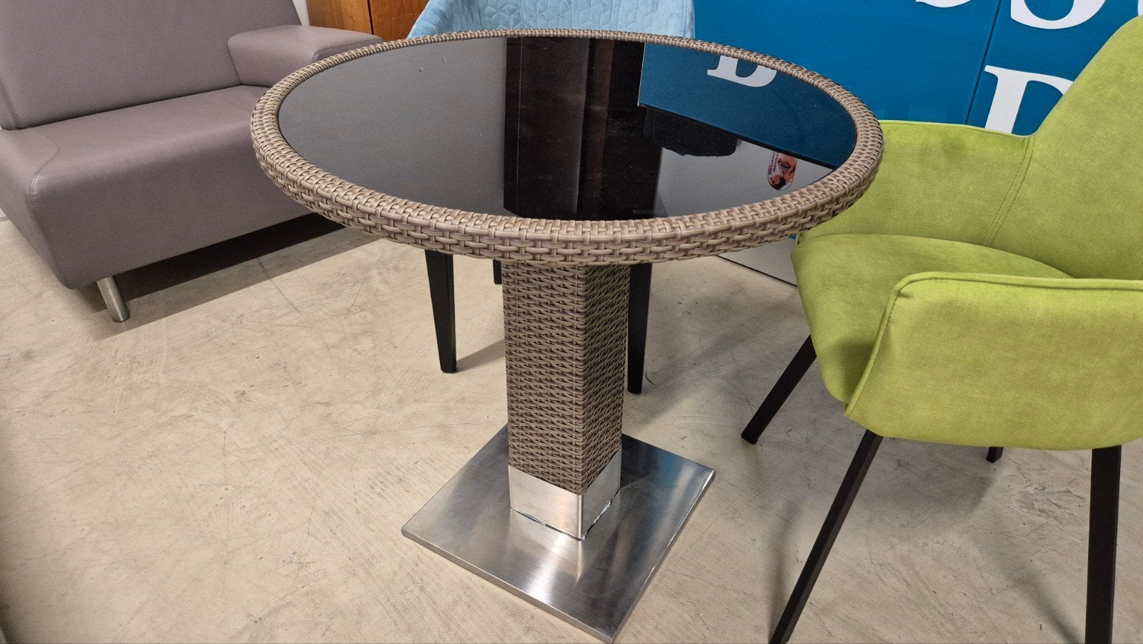 Nieuw ronde en vierkante glazen Wicker terras tafels 80 cm.l, Ophalen, Nieuw, Rond, Wicker