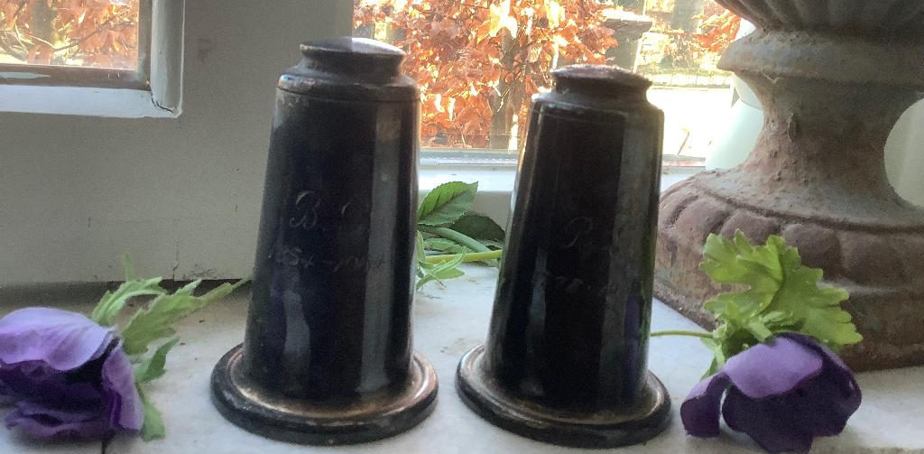 Peper en zout stel met initialen, Antiek en Kunst, Curiosa en Brocante, Ophalen of Verzenden