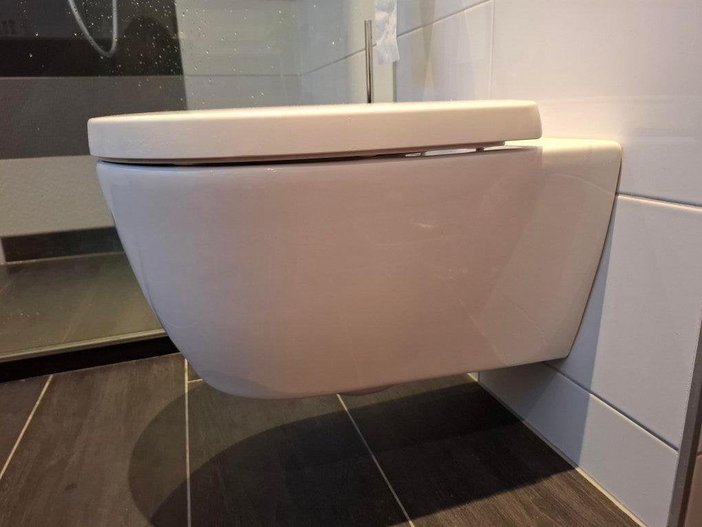 Geberit Wandcloset 35  54 cm Rimless inclusief softclose, Ophalen, Zo goed als nieuw, Steen, Toilet