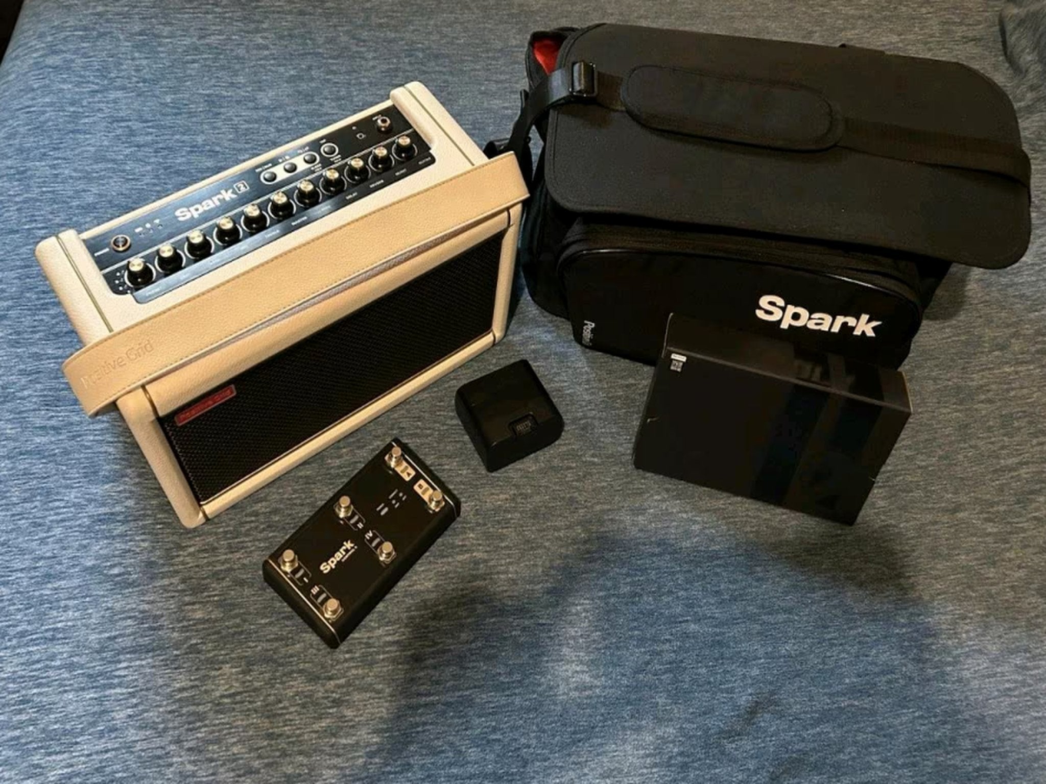 Positive Grid Spark 2 Pearl met complete set, Ophalen of Verzenden, Zo goed als nieuw, Gitaar, Minder dan 50 watt