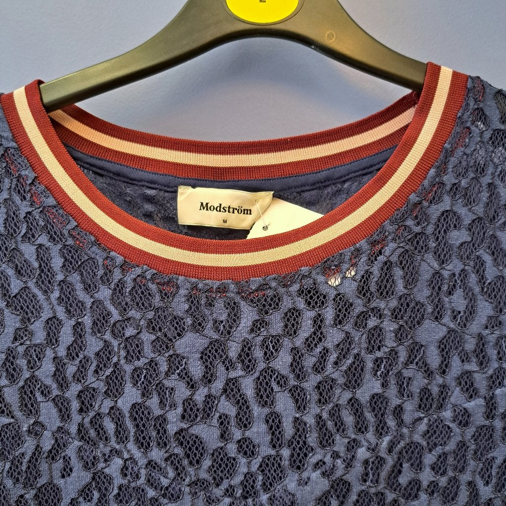 Modström blauwe kant jurk (kort) met rode rand M nr 41969, Maat 38/40 (M), Blauw, ., Ophalen of Verzenden