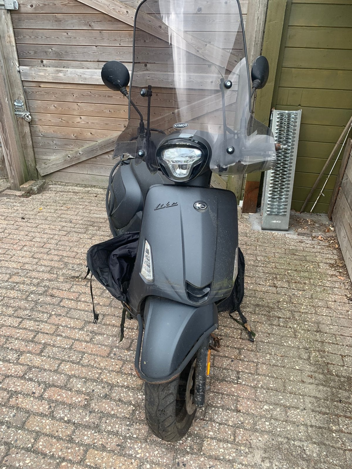 Kymco new like (schade scooter), Fietsen en Brommers, Scooters | Kymco, Gebruikt, Maximaal 45 km/u, Ophalen of Verzenden, Like
