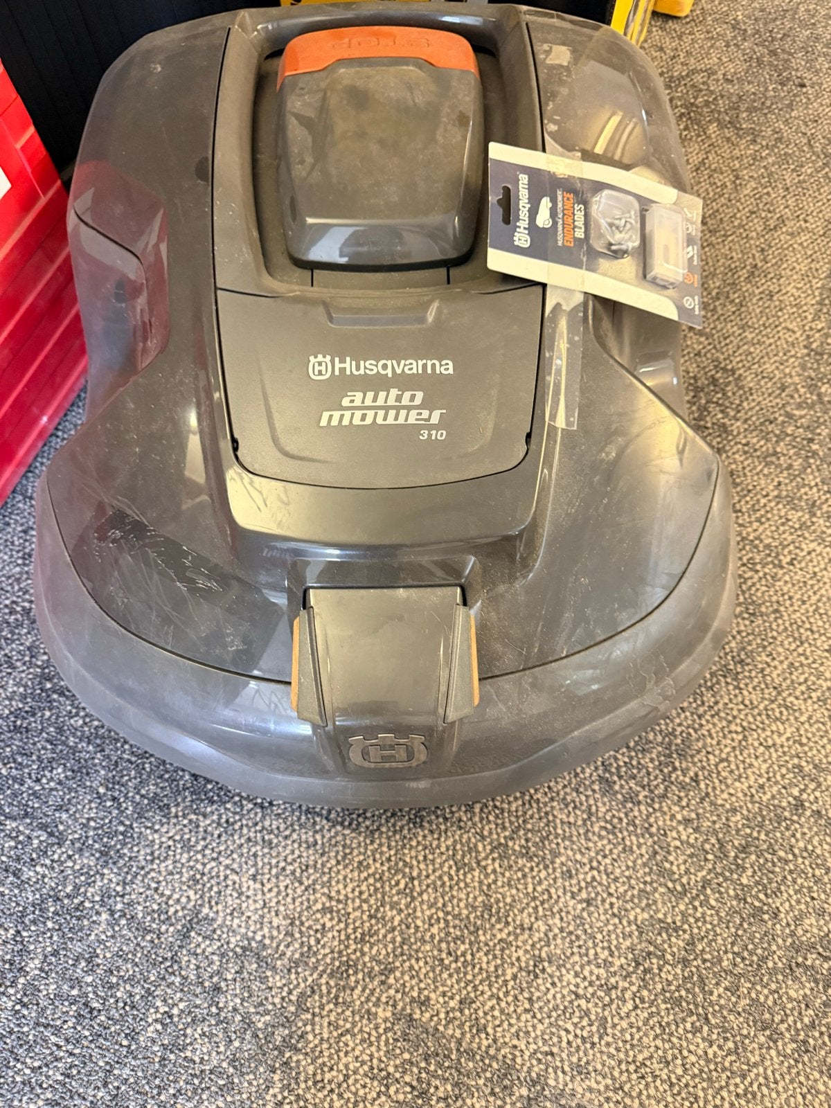 Husqvarna Automower 310 Robotmaaier nieuwstaat, Tuin en Terras, Grasmaaiers, Cirkelmaaier, Ophalen, Gebruikt, Accu-grasmaaier