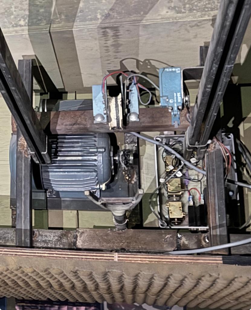 8 electromotoren met baan geleiders 25 meter, Doe-het-zelf en Verbouw, Motoren, Ophalen, Gebruikt, Elektromotor
