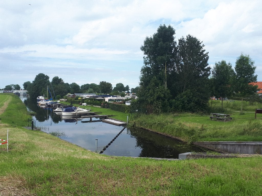 te koop mooi chalet met tuinhuis naast zwem vis en vaarwater, Meer dan 6