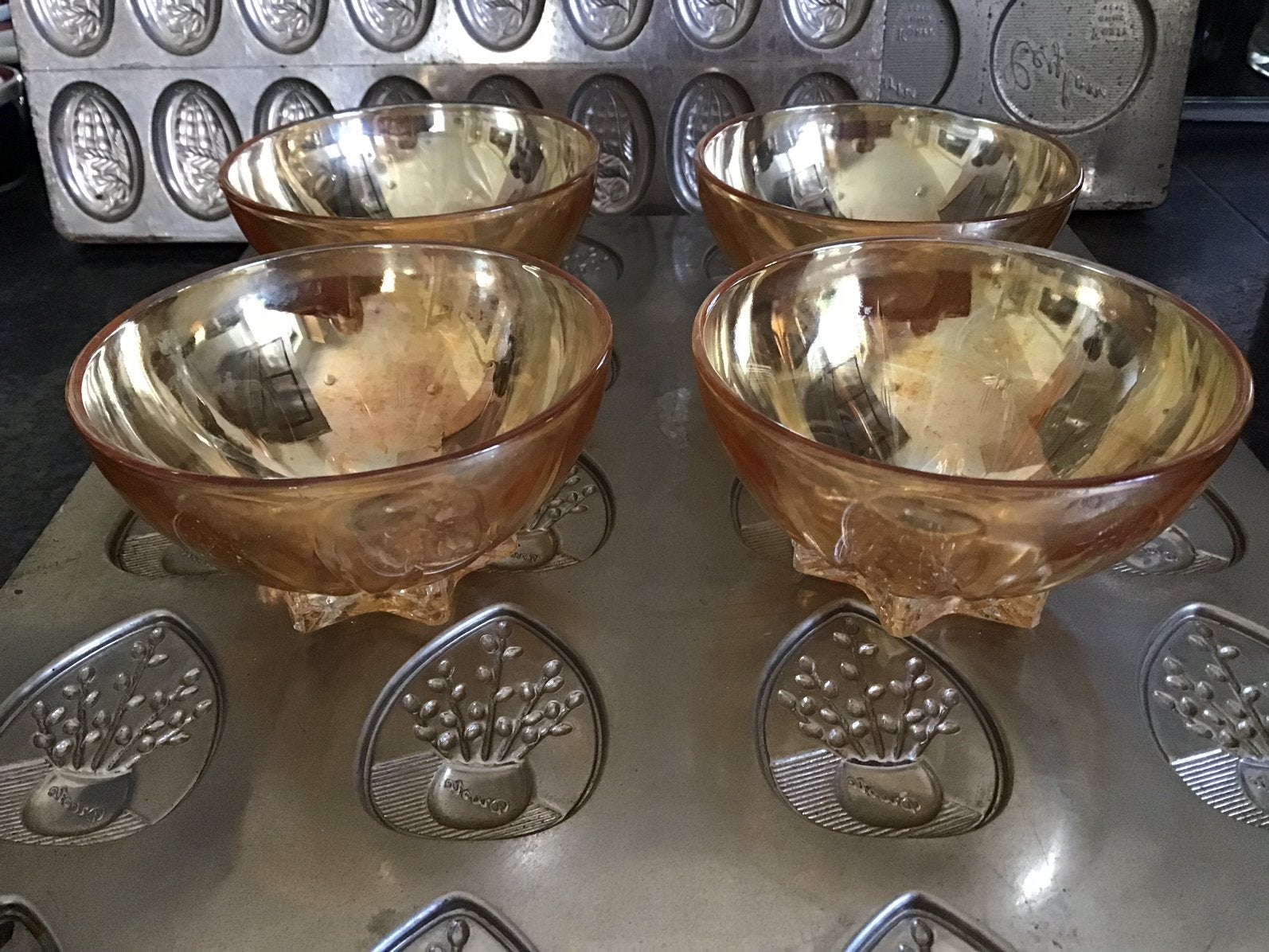 4 glazen schaaltjes - iriserend zacht oranje, Antiek en Kunst, Antiek | Glas en Kristal, Ophalen of Verzenden