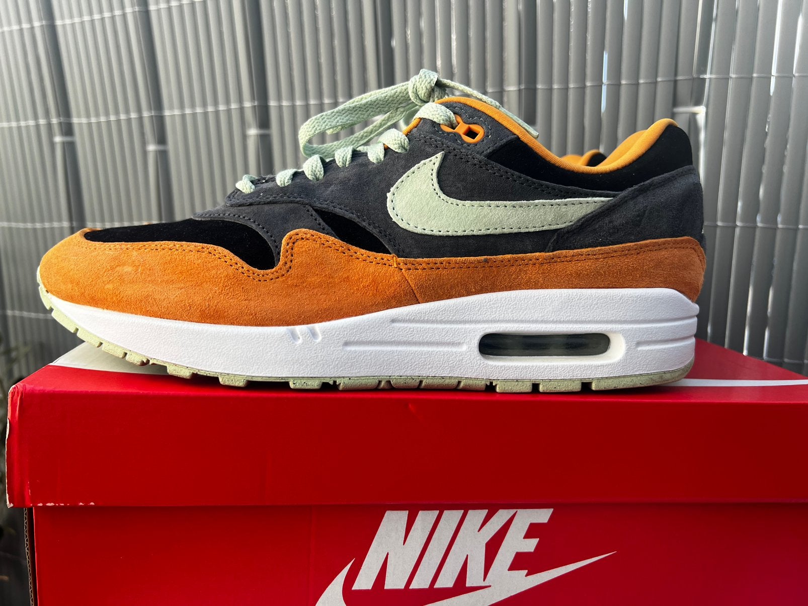 Nike Air Max 1 Ugly Duckling HoneyDew 44, Ophalen of Verzenden, Zo goed als nieuw, Overige kleuren