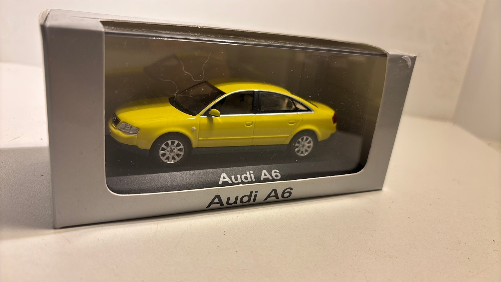 Audi a6 yellow minichamps 1.43, Auto, Ophalen of Verzenden, MiniChamps, A