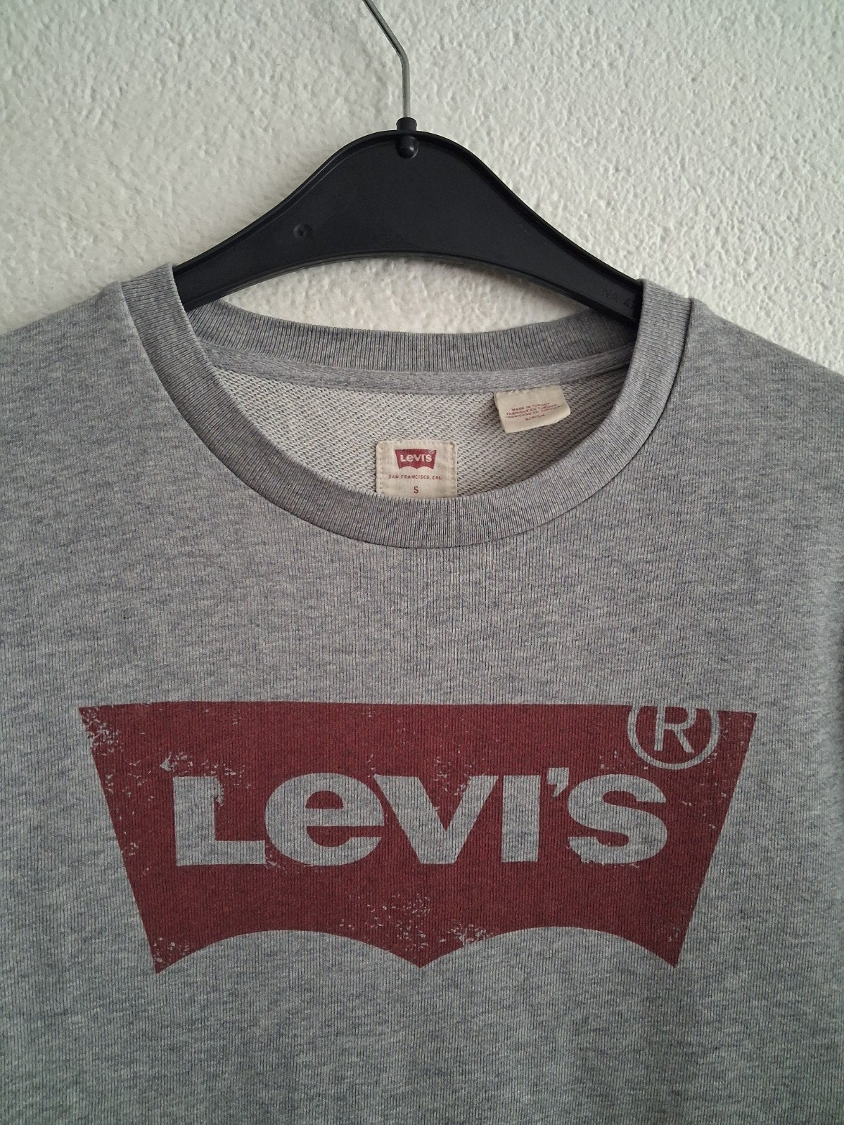 Levi's sweater grijs met rood logo - Maat M, Levi's, Maat 48/50 (M), Ophalen of Verzenden, Zo goed als nieuw