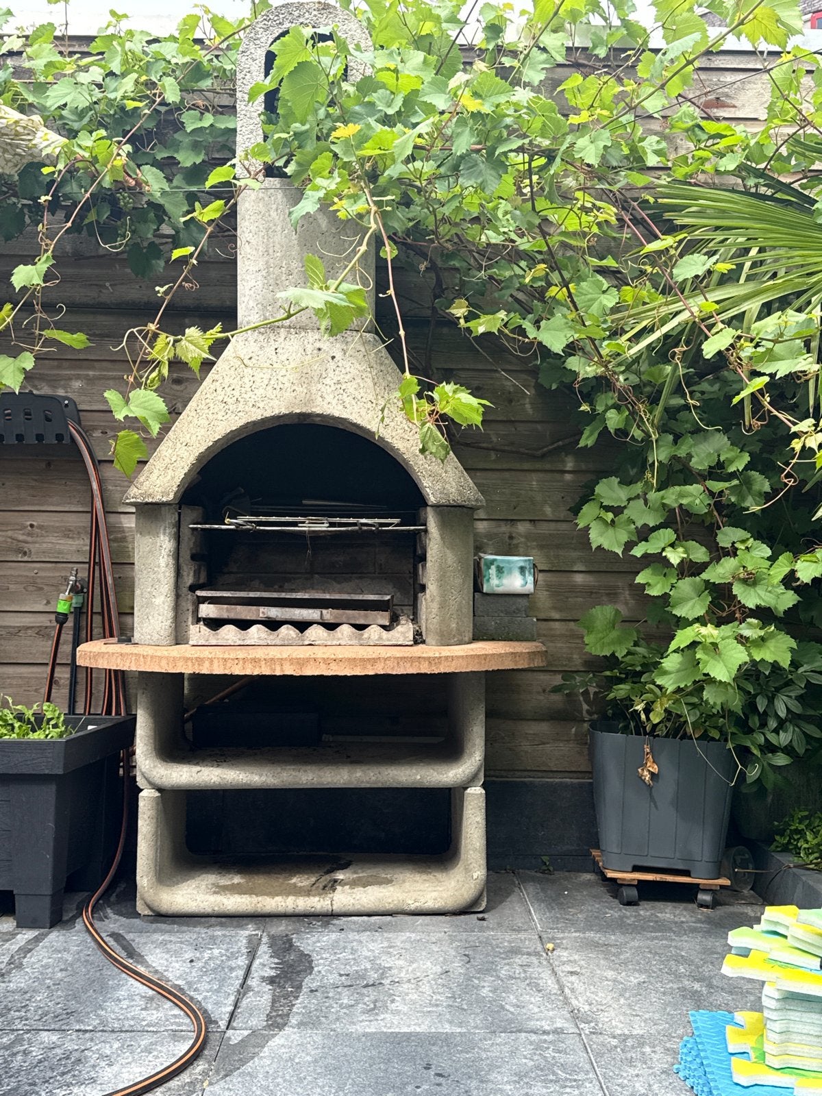 Betonnen buitenbarbecue met schoorsteen, Ophalen, Gebruikt