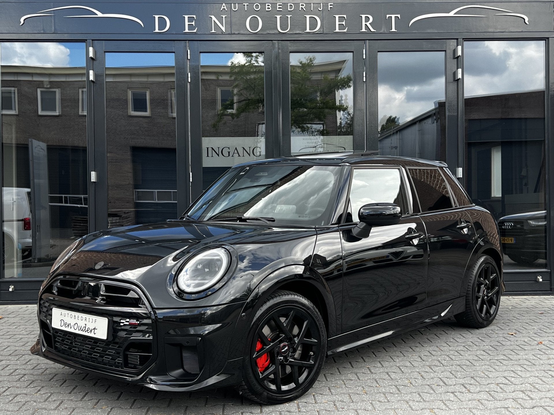MINI 5-deurs 1.5 Cooper C John Cooper Works M / JCW / PANO /, Dealer onderhouden, Gebruikt, 156 pk, Met garantie (alle)