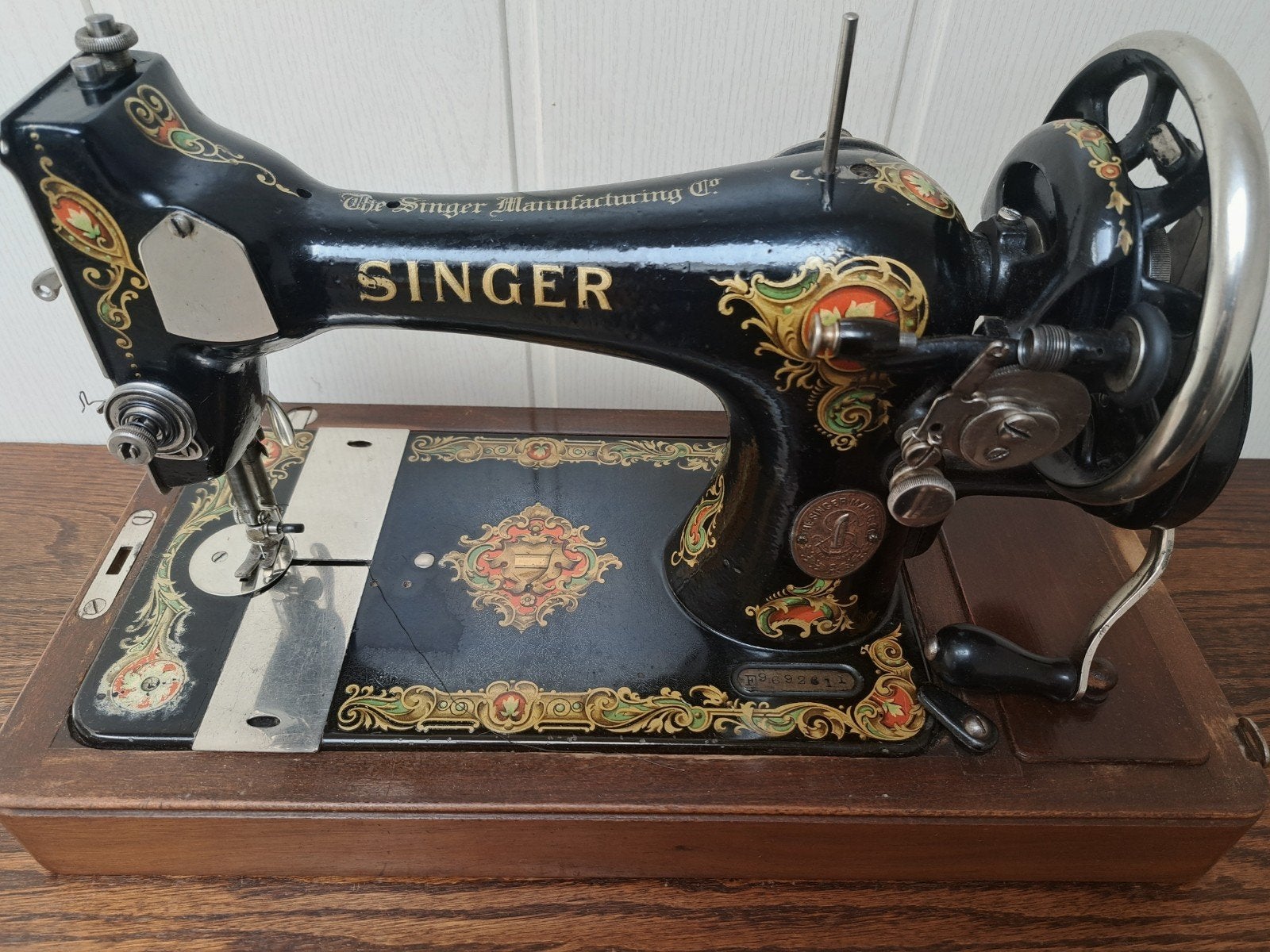 Antieke Singer Naaimachine met Sleutel, Ophalen