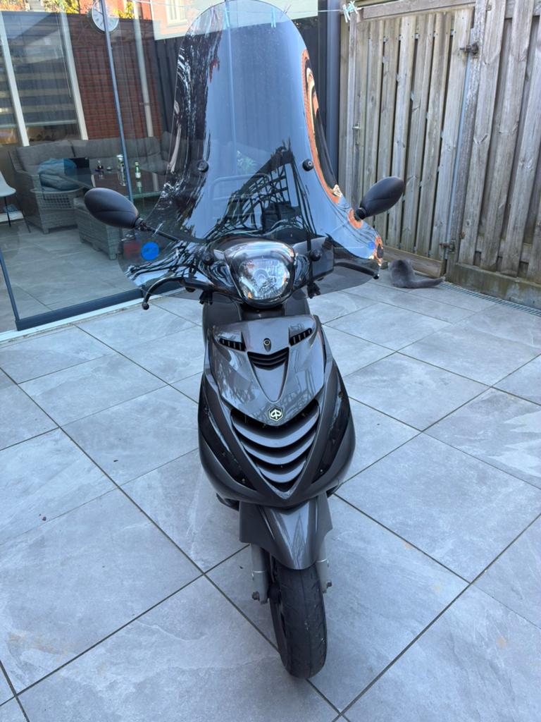 Van 1ste EIGENAAR Piaggio Zip 4 takt injectie scooter, Ophalen, Zip, Zo goed als nieuw, Benzine