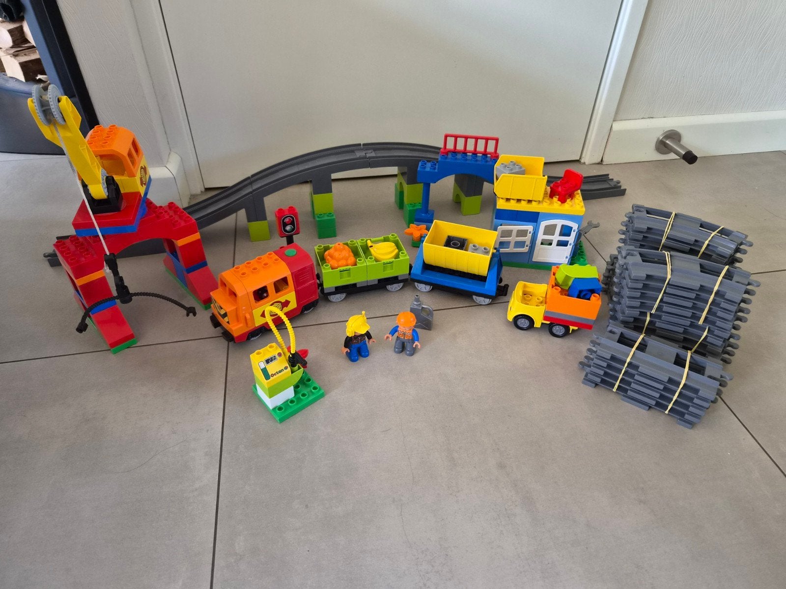 Lego Duplo Trein  10508 met rails en accessoires, Inclusief minifiguren, Gebruikt, Overige thema's, Ophalen of Verzenden