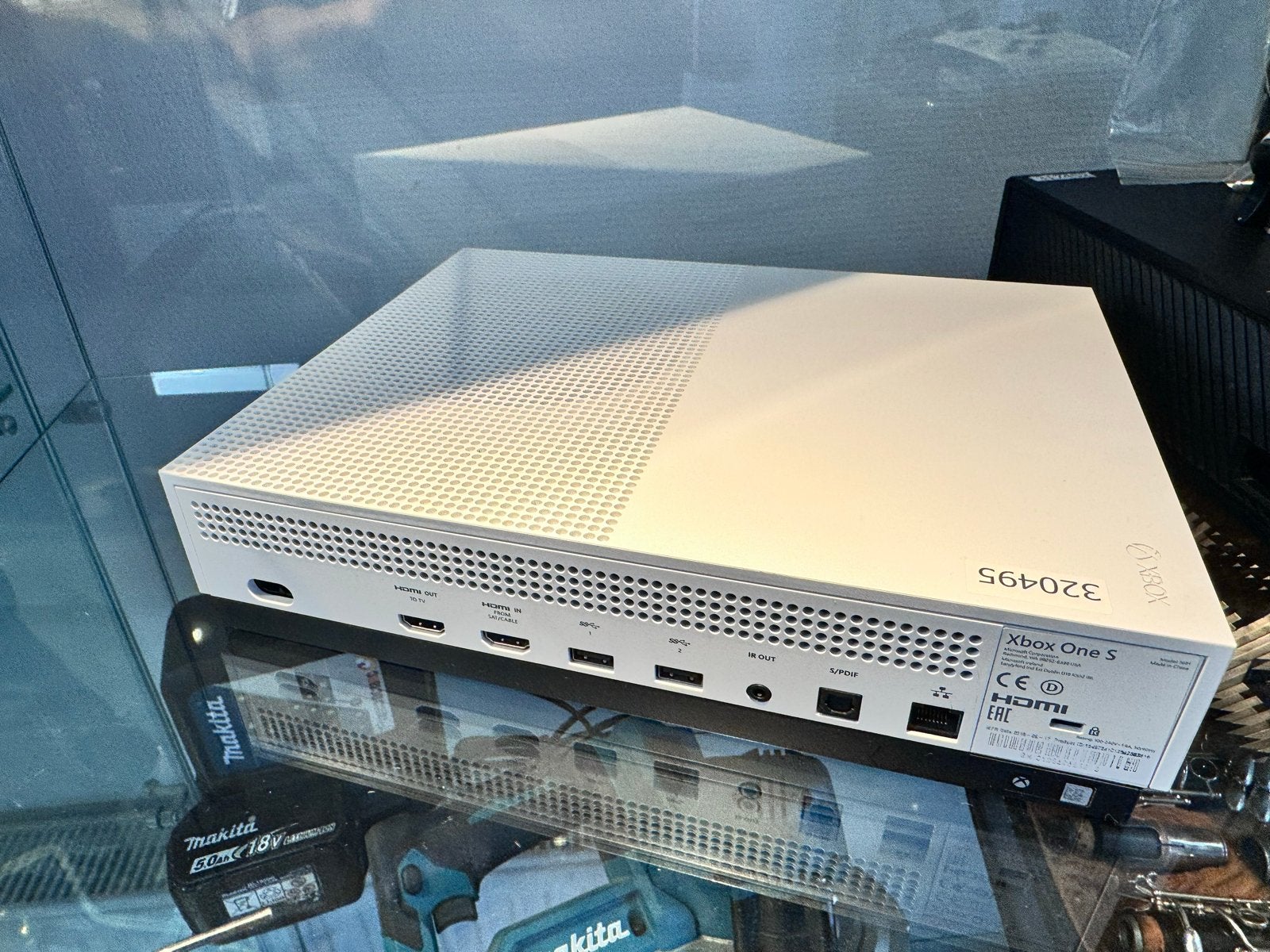 Xbox One S met Call of Duty: Infinite Warfare