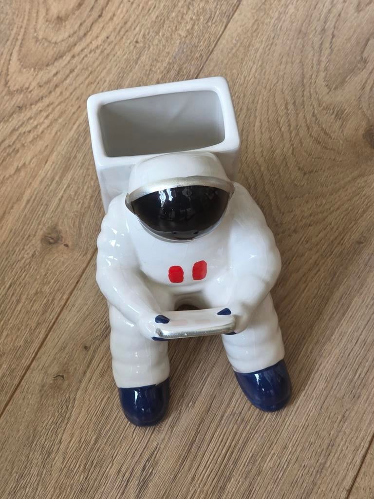 Ruimtevaart mannetje bloempot astronaut pennenbak keramiek, Ophalen of Verzenden