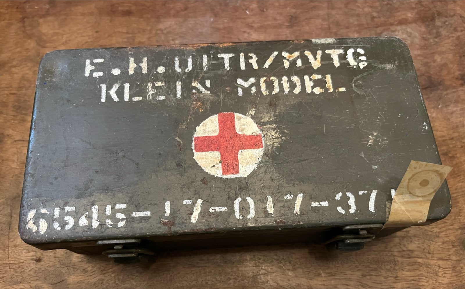 EHBO-doos Klein Model - Militair, Ophalen of Verzenden, Overige soorten, Overige gebieden, Kist of Geocache